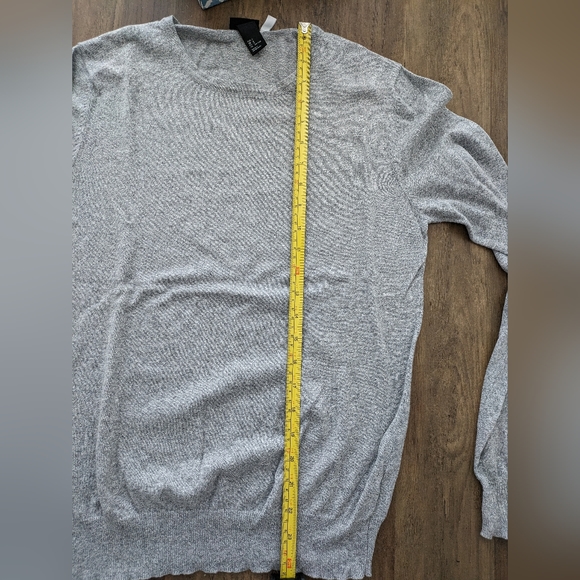 H&M Light Grey Crewneck - Picture 5 of 5